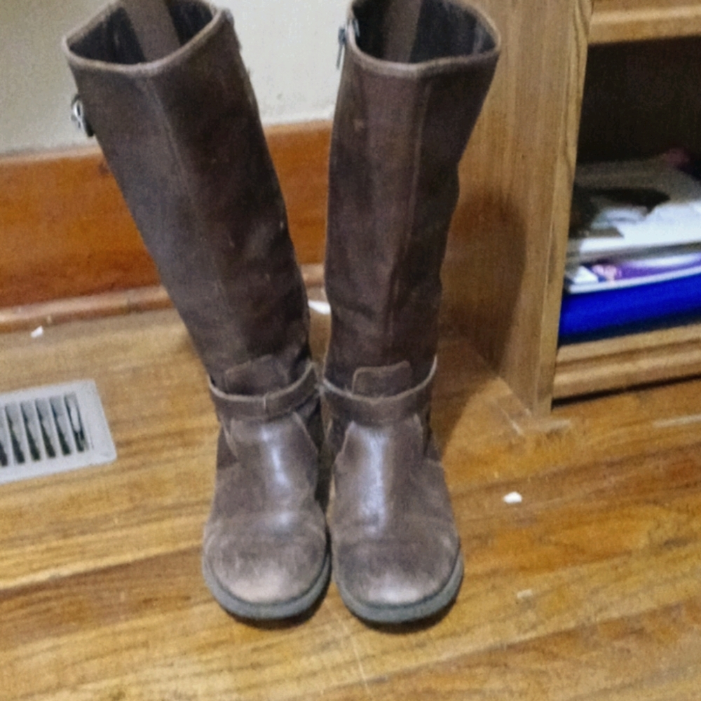 Brown boots